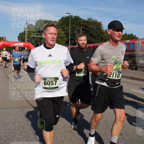 07.09.2025 - BARMER Alsterlauf Yannick Fuchs http://msf.ph/oto/8826269 07.09.2025 10:03:23 Laufen 10, 2218, 36, 6057, 8205, 2110, 3739 meine-sportfotos.de
