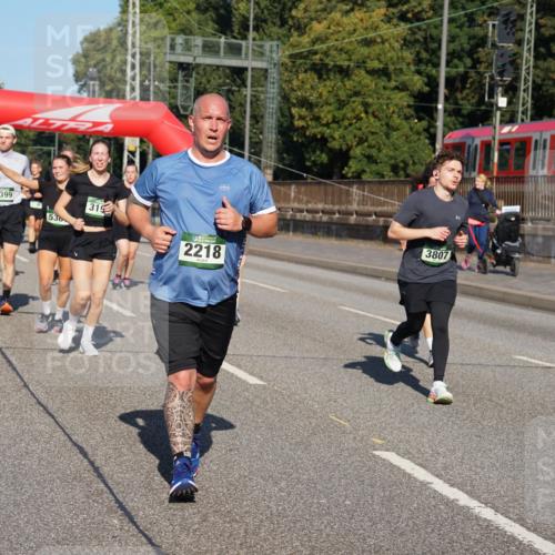 07.09.2025 - BARMER Alsterlauf Yannick Fuchs http://msf.ph/oto/8826276 07.09.2025 10:03:25 Laufen 5399, 530, 319, 3807, 2218 meine-sportfotos.de