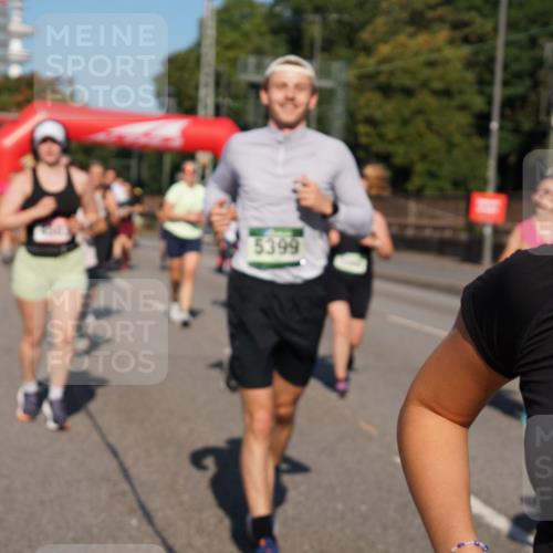 07.09.2025 - BARMER Alsterlauf Yannick Fuchs http://msf.ph/oto/8826289 07.09.2025 10:03:30 Laufen 5399, 53 meine-sportfotos.de