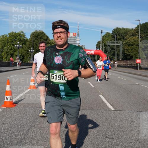 07.09.2025 - BARMER Alsterlauf Yannick Fuchs http://msf.ph/oto/8826348 07.09.2025 10:03:55 Laufen 15, 5190, 6146 meine-sportfotos.de