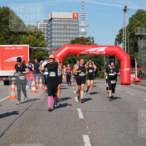 07.09.2025 - BARMER Alsterlauf Yannick Fuchs http://msf.ph/oto/8826362 07.09.2025 10:04:01 Laufen 4600, 5315, 3244, 3837, 2782 meine-sportfotos.de