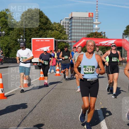 07.09.2025 - BARMER Alsterlauf Yannick Fuchs http://msf.ph/oto/8826377 07.09.2025 10:04:04 Laufen 3244, 740, 8345, 6219, 5315, 3837, 2782 meine-sportfotos.de