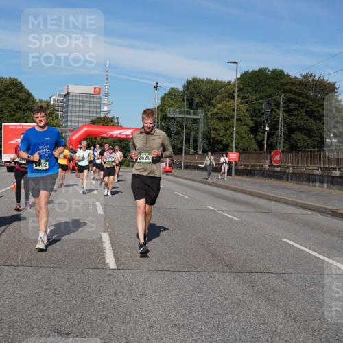07.09.2025 - BARMER Alsterlauf Yannick Fuchs http://msf.ph/oto/8826394 07.09.2025 10:04:09 Laufen 8345, 3844, 5402, 2723, 2520 meine-sportfotos.de