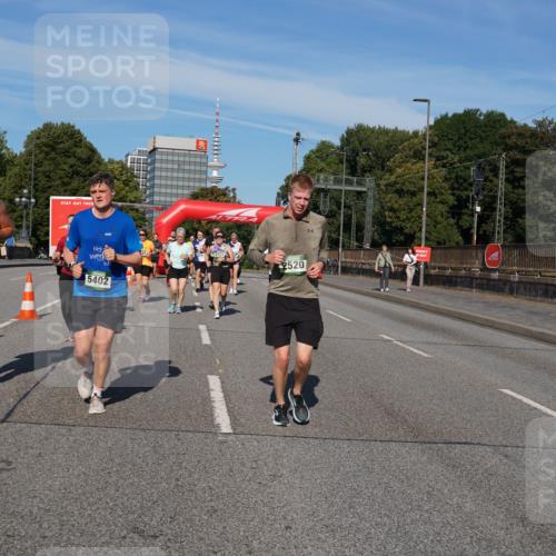 07.09.2025 - BARMER Alsterlauf Yannick Fuchs http://msf.ph/oto/8826396 07.09.2025 10:04:09 Laufen 8345, 5402, 2723, 2520, 24 meine-sportfotos.de