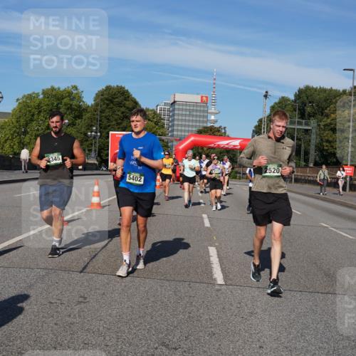 07.09.2025 - BARMER Alsterlauf Yannick Fuchs http://msf.ph/oto/8826397 07.09.2025 10:04:09 Laufen 3345, 2723, 2520, 5402 meine-sportfotos.de
