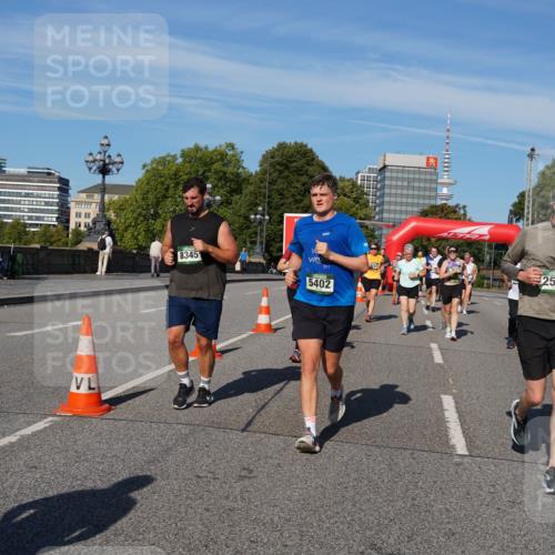 07.09.2025 - BARMER Alsterlauf Yannick Fuchs http://msf.ph/oto/8826398 07.09.2025 10:04:09 Laufen 8345, 5402, 2520 meine-sportfotos.de