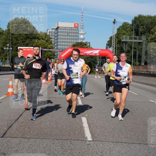 07.09.2025 - BARMER Alsterlauf Yannick Fuchs http://msf.ph/oto/8826418 07.09.2025 10:04:16 Laufen 5212, 693, 610, 5053, 3041 meine-sportfotos.de