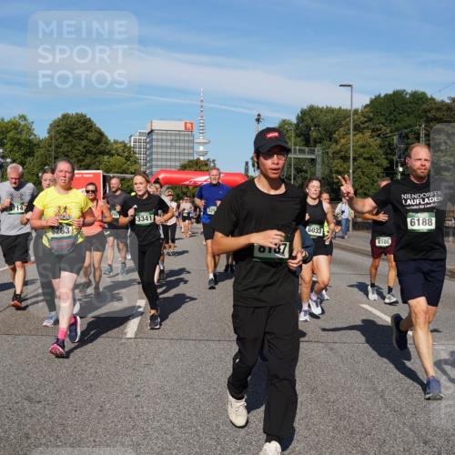 07.09.2025 - BARMER Alsterlauf Yannick Fuchs http://msf.ph/oto/8826487 07.09.2025 10:05:16 Laufen 608, 47147, 5263, 202, 3341, 0137, 6033, 8109, 6188, 4 meine-sportfotos.de