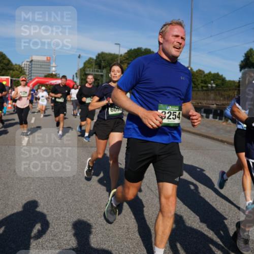 07.09.2025 - BARMER Alsterlauf Yannick Fuchs http://msf.ph/oto/8826511 07.09.2025 10:05:19 Laufen 6090, 3254, 197 meine-sportfotos.de