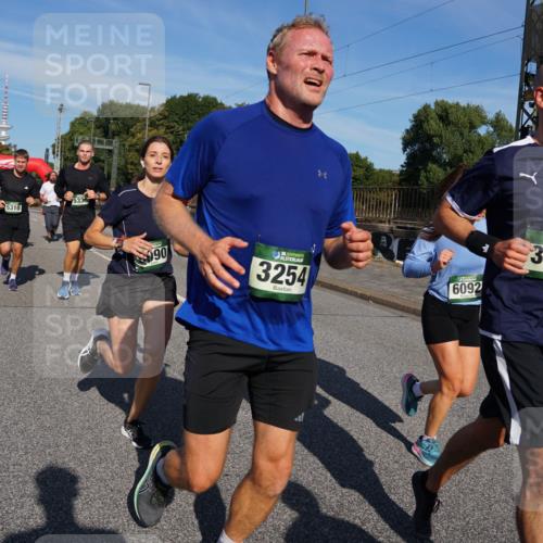 07.09.2025 - BARMER Alsterlauf Yannick Fuchs http://msf.ph/oto/8826512 07.09.2025 10:05:20 Laufen 83, 5310, 5336, 90, 36, 3254, 6092, 3197 meine-sportfotos.de