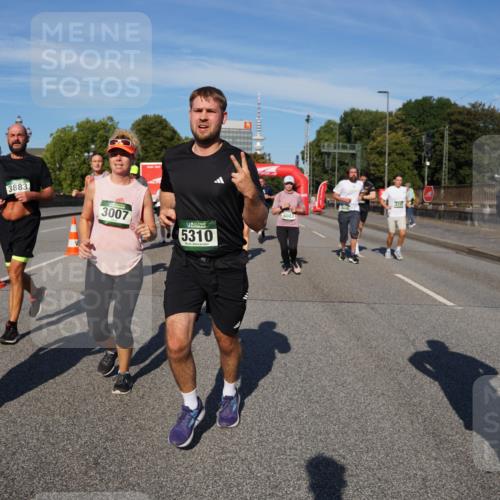 07.09.2025 - BARMER Alsterlauf Yannick Fuchs http://msf.ph/oto/8826522 07.09.2025 10:05:21 Laufen 40, 3883, 3007, 5310, 5336 meine-sportfotos.de