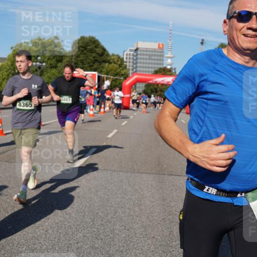 07.09.2025 - BARMER Alsterlauf Yannick Fuchs http://msf.ph/oto/8826550 07.09.2025 10:05:27 Laufen 377, 8365, 5883, 3, 36, 486 meine-sportfotos.de