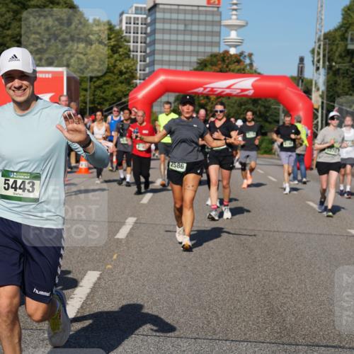 07.09.2025 - BARMER Alsterlauf Yannick Fuchs http://msf.ph/oto/8826573 07.09.2025 10:05:48 Laufen 4915, 5443, 2586, 5070 meine-sportfotos.de