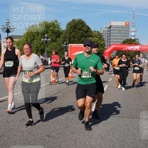 07.09.2025 - BARMER Alsterlauf Yannick Fuchs http://msf.ph/oto/8826628 07.09.2025 10:06:03 Laufen 4302, 51, 2082, 2925, 2023, 2197 meine-sportfotos.de