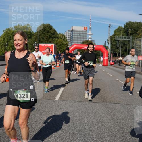 07.09.2025 - BARMER Alsterlauf Yannick Fuchs http://msf.ph/oto/8826671 07.09.2025 10:06:13 Laufen 4244, 36, 4321, 5285, 4155 meine-sportfotos.de