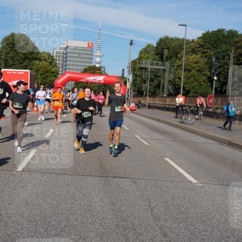 07.09.2025 - BARMER Alsterlauf Yannick Fuchs http://msf.ph/oto/8826685 07.09.2025 10:06:17 Laufen 5896, 6798, 1160, 5893 meine-sportfotos.de