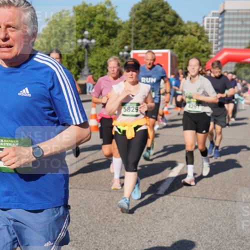 07.09.2025 - BARMER Alsterlauf Yannick Fuchs http://msf.ph/oto/8826705 07.09.2025 10:06:25 Laufen 36, 27, 5829, 4291, 2907 meine-sportfotos.de