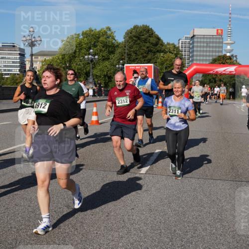 07.09.2025 - BARMER Alsterlauf Yannick Fuchs http://msf.ph/oto/8826763 07.09.2025 10:06:42 Laufen 4913, 2865, 4912, 10, 2312, 347, 6038, 2311, 50 meine-sportfotos.de