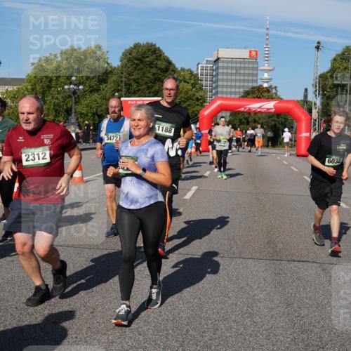 07.09.2025 - BARMER Alsterlauf Yannick Fuchs http://msf.ph/oto/8826766 07.09.2025 10:06:43 Laufen 2116, 30, 10, 2312, 3472, 1188, 6038, 50 meine-sportfotos.de