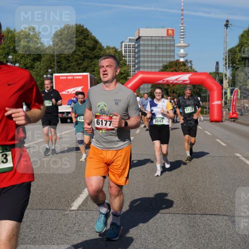 07.09.2025 - BARMER Alsterlauf Yannick Fuchs http://msf.ph/oto/8826805 07.09.2025 10:06:59 Laufen 5413, 2558, 834, 6177, 10, 3043, 4137 meine-sportfotos.de