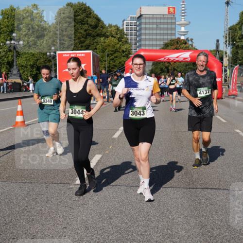 07.09.2025 - BARMER Alsterlauf Yannick Fuchs http://msf.ph/oto/8826810 07.09.2025 10:07:01 Laufen 2558, 4137, 8340, 3044, 3043 meine-sportfotos.de