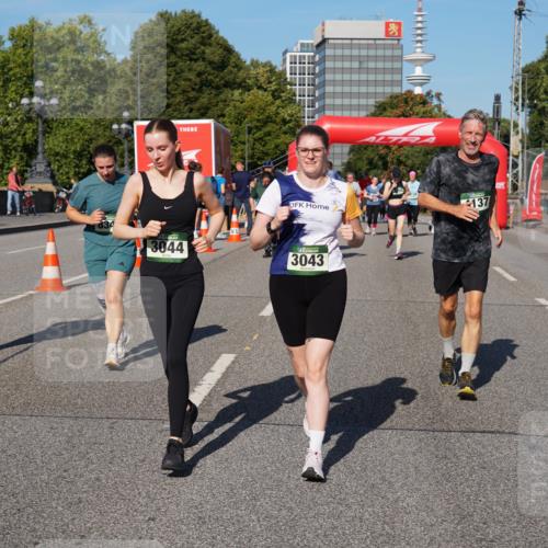 07.09.2025 - BARMER Alsterlauf Yannick Fuchs http://msf.ph/oto/8826811 07.09.2025 10:07:01 Laufen 255, 834, 3044, 3043, 137 meine-sportfotos.de