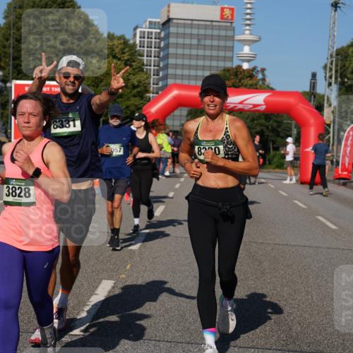 07.09.2025 - BARMER Alsterlauf Yannick Fuchs http://msf.ph/oto/8826855 07.09.2025 10:07:19 Laufen 3828, 8331, 057, 8330 meine-sportfotos.de