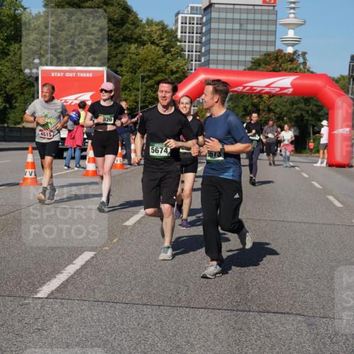 07.09.2025 - BARMER Alsterlauf Yannick Fuchs http://msf.ph/oto/8826888 07.09.2025 10:07:28 Laufen 4515, 820, 5674, 5673 meine-sportfotos.de