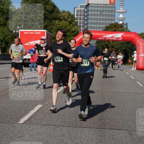 07.09.2025 - BARMER Alsterlauf Yannick Fuchs http://msf.ph/oto/8826890 07.09.2025 10:07:28 Laufen 4515, 2820, 5674, 52, 673, 3791 meine-sportfotos.de