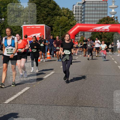 07.09.2025 - BARMER Alsterlauf Yannick Fuchs http://msf.ph/oto/8826910 07.09.2025 10:07:32 Laufen 4193, 3867, 2293, 3791 meine-sportfotos.de