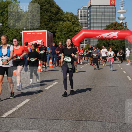 07.09.2025 - BARMER Alsterlauf Yannick Fuchs http://msf.ph/oto/8826911 07.09.2025 10:07:33 Laufen 13, 3867, 229, 3791 meine-sportfotos.de