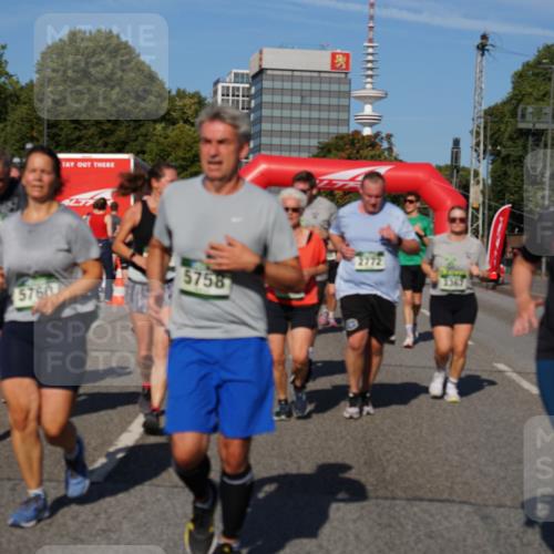 07.09.2025 - BARMER Alsterlauf Yannick Fuchs http://msf.ph/oto/8826981 07.09.2025 10:07:54 Laufen 220, 5758, 2367, 5760, 2846 meine-sportfotos.de
