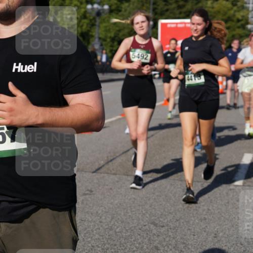 07.09.2025 - BARMER Alsterlauf Yannick Fuchs http://msf.ph/oto/8827148 07.09.2025 10:08:30 Laufen 10, 36, 835, 5492, 4413 meine-sportfotos.de