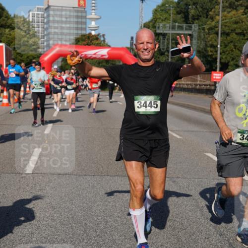07.09.2025 - BARMER Alsterlauf Yannick Fuchs http://msf.ph/oto/8827162 07.09.2025 10:08:34 Laufen 4792, 3445, 3444, 10 meine-sportfotos.de