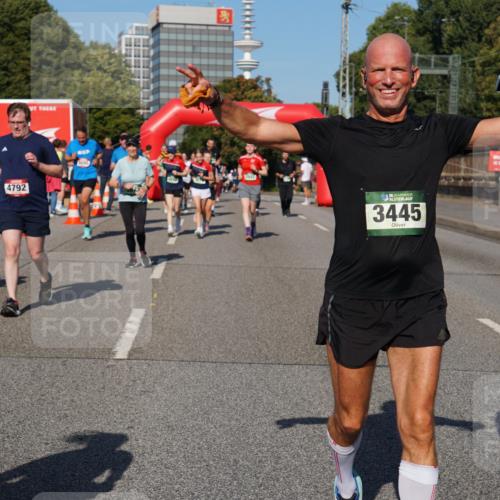 07.09.2025 - BARMER Alsterlauf Yannick Fuchs http://msf.ph/oto/8827164 07.09.2025 10:08:34 Laufen 4792, 36, 3445, 34 meine-sportfotos.de