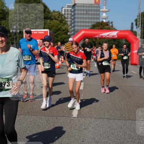 07.09.2025 - BARMER Alsterlauf Yannick Fuchs http://msf.ph/oto/8827178 07.09.2025 10:08:38 Laufen 30, 2226, 36, 3873, 899, 451, 4852, 2942 meine-sportfotos.de
