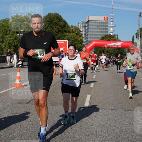 07.09.2025 - BARMER Alsterlauf Yannick Fuchs http://msf.ph/oto/8827205 07.09.2025 10:08:45 Laufen 046, 5865, 1280, 5732, 5919 meine-sportfotos.de