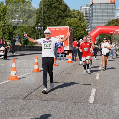 07.09.2025 - BARMER Alsterlauf Yannick Fuchs http://msf.ph/oto/8827216 07.09.2025 10:08:49 Laufen 2025, 13, 1, 035, 2041, 4686 meine-sportfotos.de