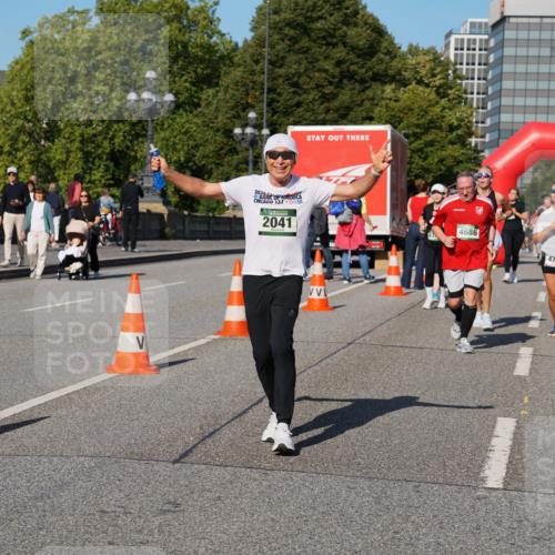 07.09.2025 - BARMER Alsterlauf Yannick Fuchs http://msf.ph/oto/8827218 07.09.2025 10:08:49 Laufen 13, 1, 2041, 4686, 4702 meine-sportfotos.de
