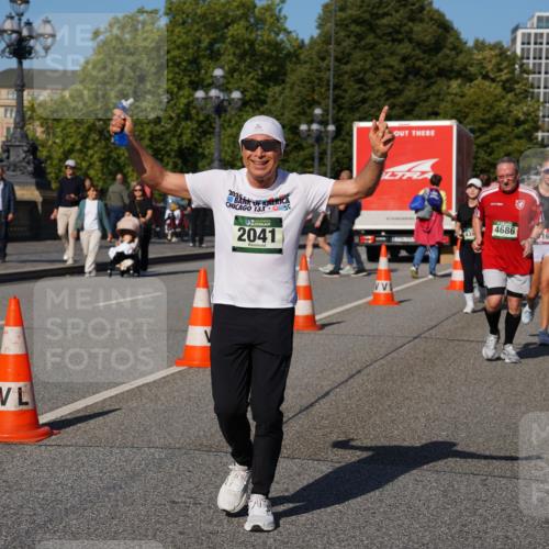 07.09.2025 - BARMER Alsterlauf Yannick Fuchs http://msf.ph/oto/8827222 07.09.2025 10:08:50 Laufen 202, 13, 1, 2041, 4686, 4702 meine-sportfotos.de