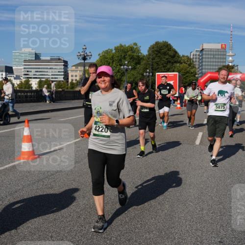 07.09.2025 - BARMER Alsterlauf Yannick Fuchs http://msf.ph/oto/8827354 07.09.2025 10:09:20 Laufen 4220, 10, 3863, 5875 meine-sportfotos.de
