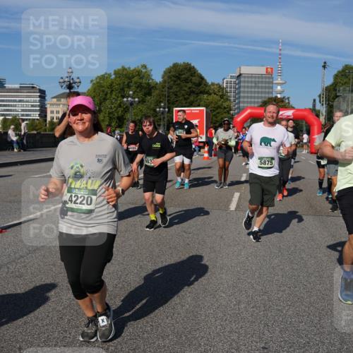 07.09.2025 - BARMER Alsterlauf Yannick Fuchs http://msf.ph/oto/8827355 07.09.2025 10:09:20 Laufen 4220, 10, 895, 603, 3863, 5875 meine-sportfotos.de