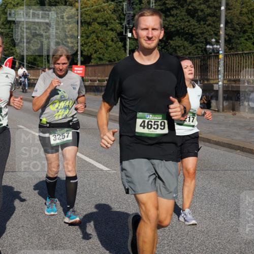 07.09.2025 - BARMER Alsterlauf Yannick Fuchs http://msf.ph/oto/8827364 07.09.2025 10:09:22 Laufen 881, 4881, 10, 3257, 4659, 217 meine-sportfotos.de