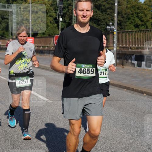 07.09.2025 - BARMER Alsterlauf Yannick Fuchs http://msf.ph/oto/8827365 07.09.2025 10:09:23 Laufen 4885, 4881, 3257, 16136, 4659, 217 meine-sportfotos.de