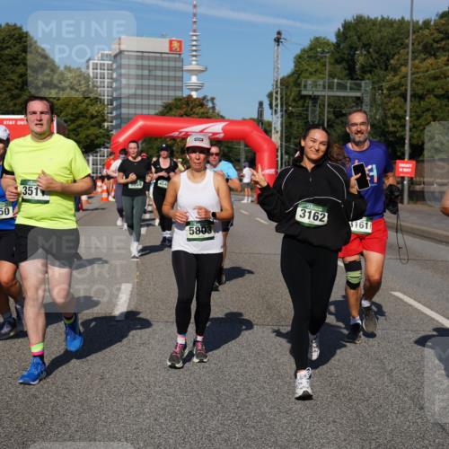 07.09.2025 - BARMER Alsterlauf Yannick Fuchs http://msf.ph/oto/8827404 07.09.2025 10:09:31 Laufen 2550, 351, 5059, 4548, 5803, 3162, 161, 76 meine-sportfotos.de