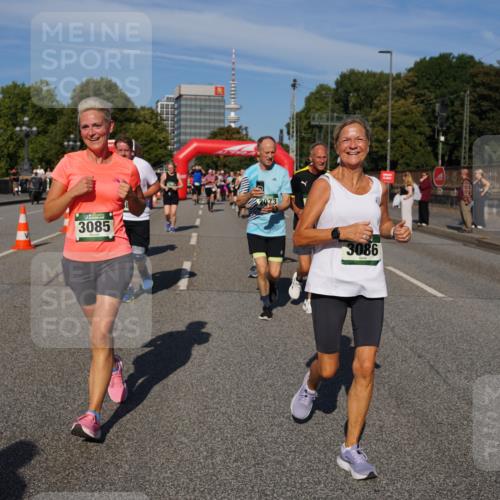 07.09.2025 - BARMER Alsterlauf Yannick Fuchs http://msf.ph/oto/8827515 07.09.2025 10:09:57 Laufen 3085, 3086 meine-sportfotos.de