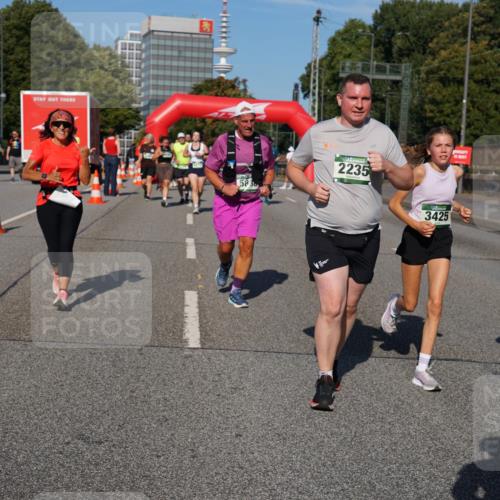 07.09.2025 - BARMER Alsterlauf Yannick Fuchs http://msf.ph/oto/8827560 07.09.2025 10:10:10 Laufen 5830, 2235, 3425, 8 meine-sportfotos.de