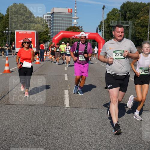 07.09.2025 - BARMER Alsterlauf Yannick Fuchs http://msf.ph/oto/8827561 07.09.2025 10:10:10 Laufen 583, 2235, 3425 meine-sportfotos.de