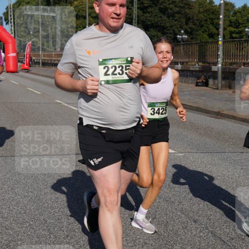 07.09.2025 - BARMER Alsterlauf Yannick Fuchs http://msf.ph/oto/8827567 07.09.2025 10:10:11 Laufen 583, 36, 2235, 3425, 3424 meine-sportfotos.de