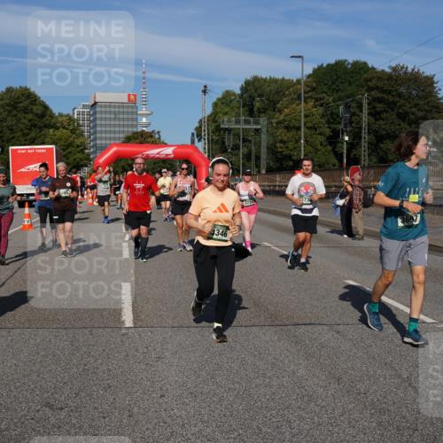 07.09.2025 - BARMER Alsterlauf Yannick Fuchs http://msf.ph/oto/8827595 07.09.2025 10:10:18 Laufen 2166, 3346, 3734, 373, 3697 meine-sportfotos.de